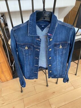 Tommy Hilfiger Medium-Dark Blue Denim Trucker Jacket